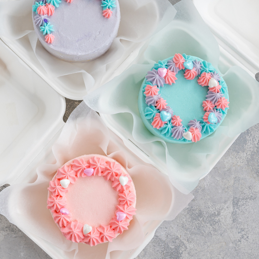 Egyedi Mini Bento torta személyre szabható dekorációval – Sweet Magnolia Budapest